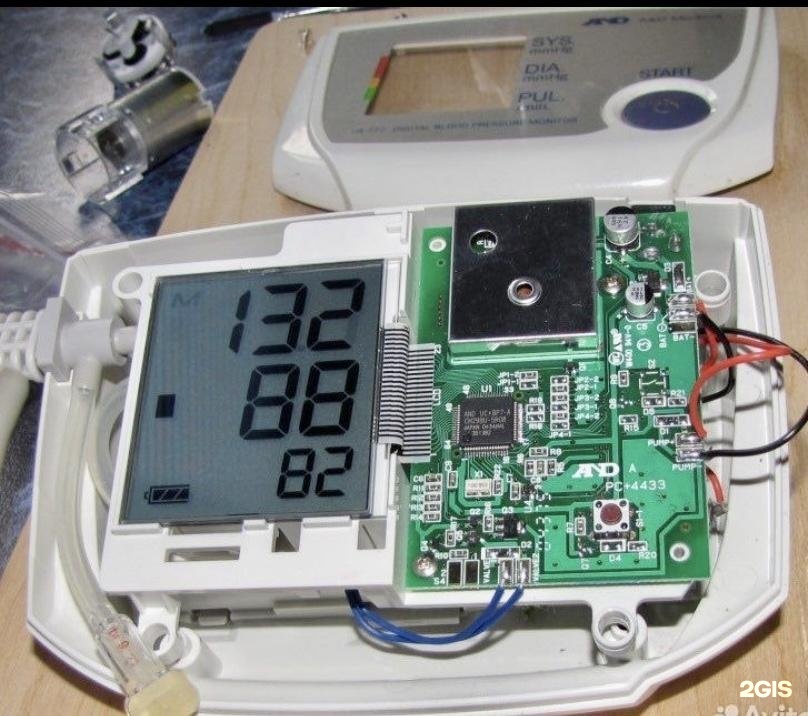 Ремонт давления. Тонометр and ua-777 разобранный. Плата тонометра and ua-777. Помпа для тонометра and ua-777. Коннектор для and ua777.