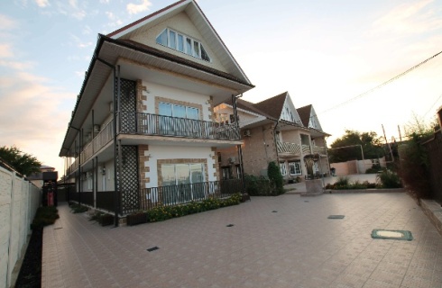 пос. Кучугуры: Отель Азов Инн