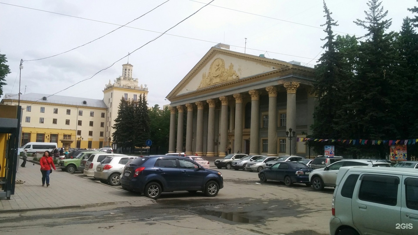 Библиотека горького новосибирск. Улица Горького Новосибирск.