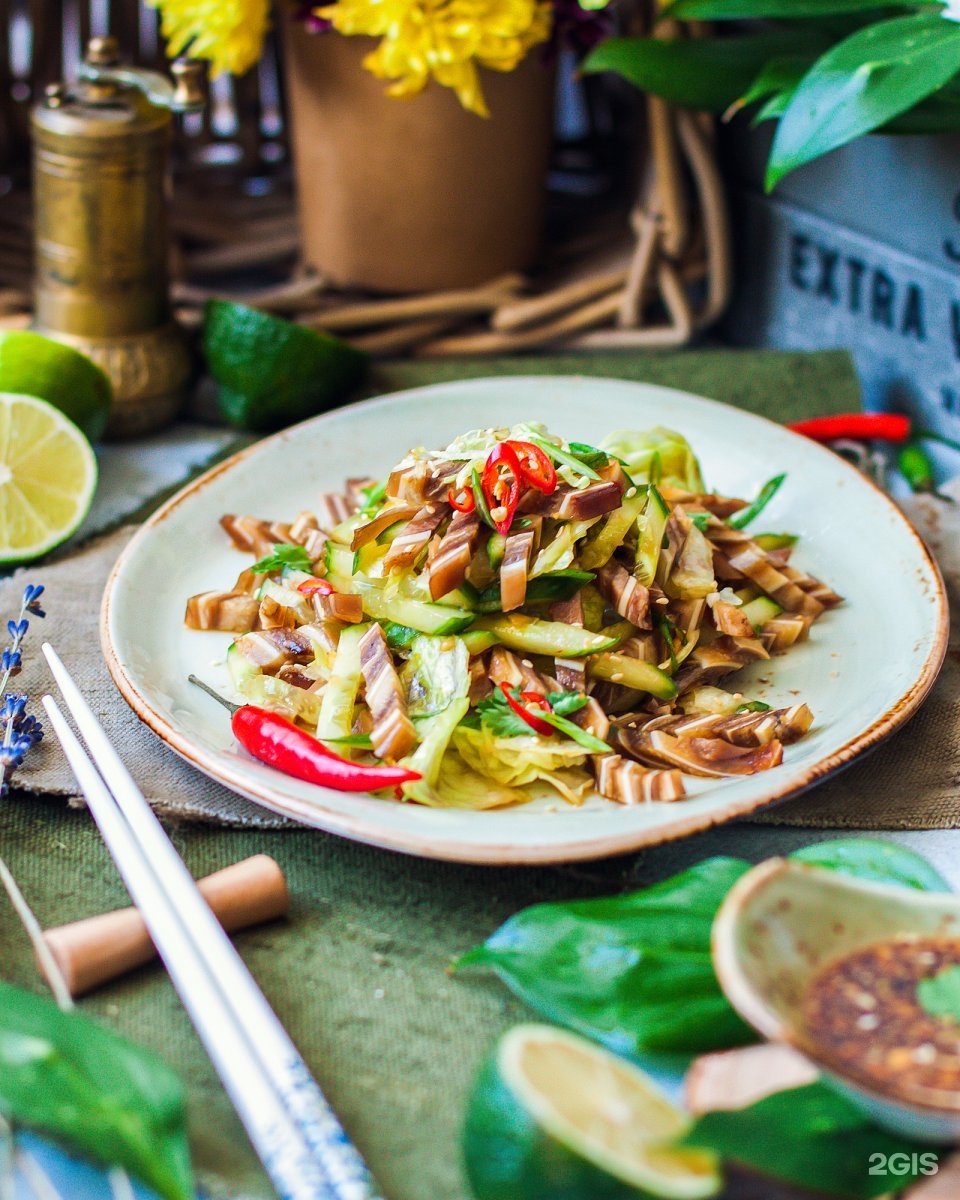 Паназиатская кухня. Салаты паназиатской кухни. Паназиатская кухня меню. Паназиатский салат.