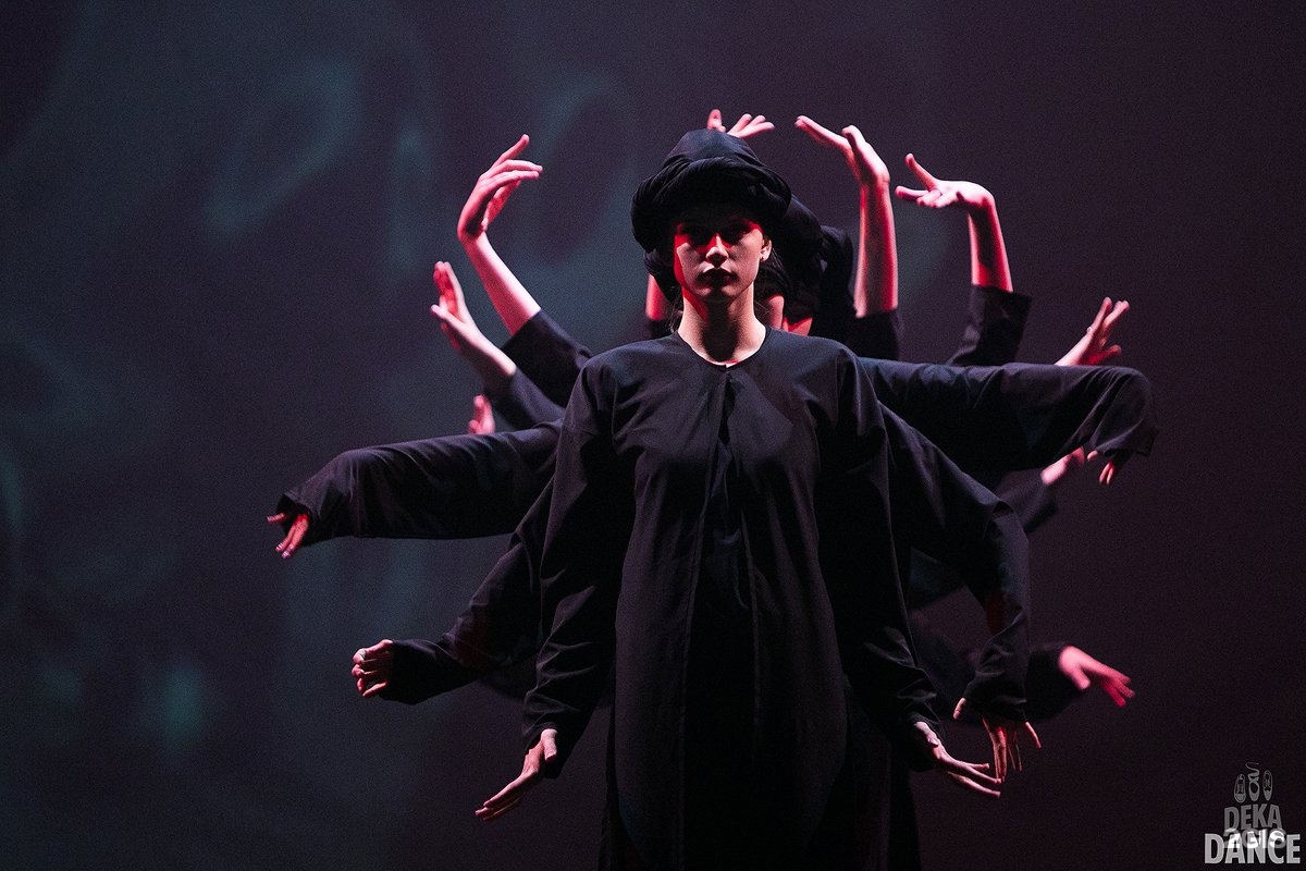 Две девушки в платьях обои. Декаданс новосибирск. Роял дэнс центр новосибирск. Продвижение урай танцевальный центр. Продвижение урай танцевальный центр.