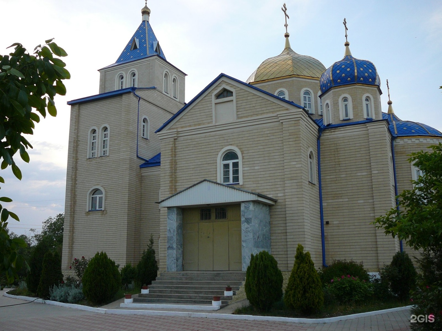 Церковь покрова пресвятой богородицы дербент фото. Храм Казанской Божьей матери Каспийск. Церковь Покрова Пресвятой Богородицы (Дербент). Церковь в Каспийске. Храм в честь иконы Божией матери Казанская Каспийск.