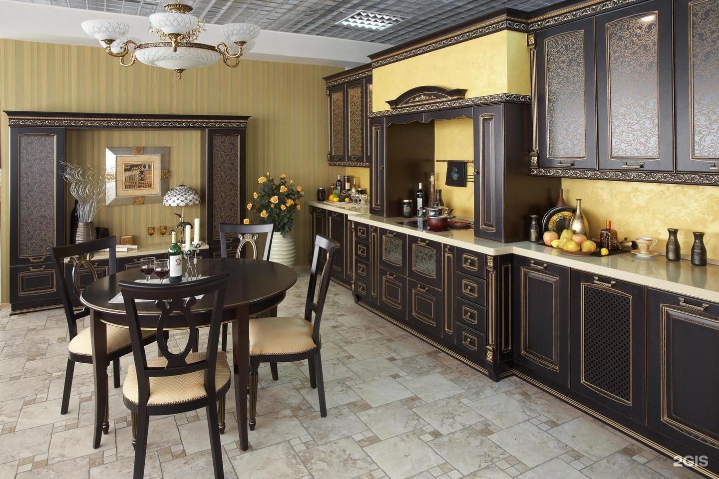 Кухня черная с золотом классика