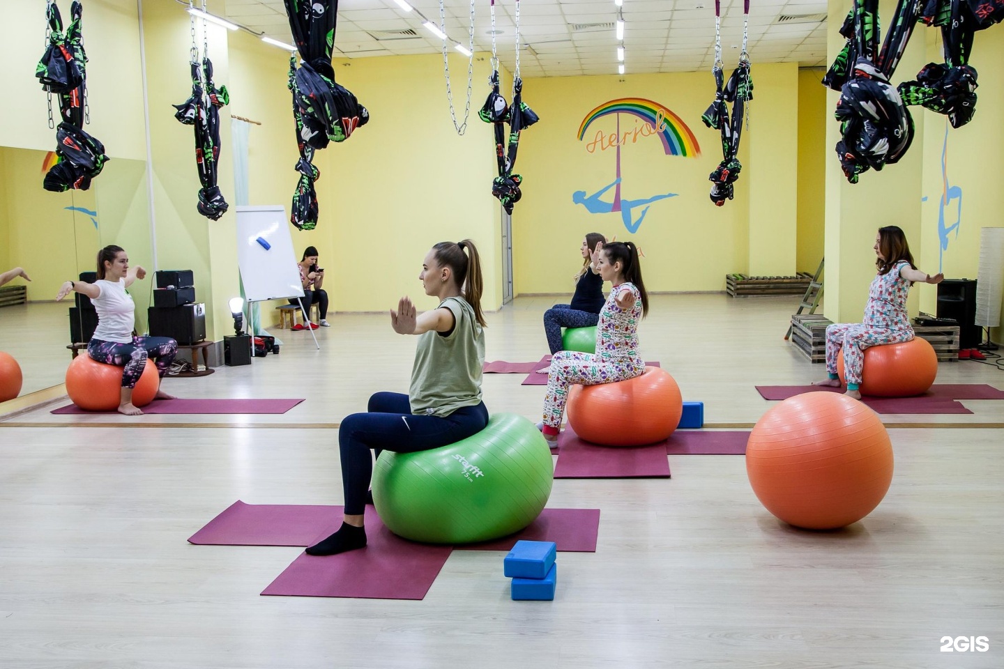 Локомотив самара иога. Йога в самаре. Йога айенгара самара самарская 267. Йога самара. Йога самара.