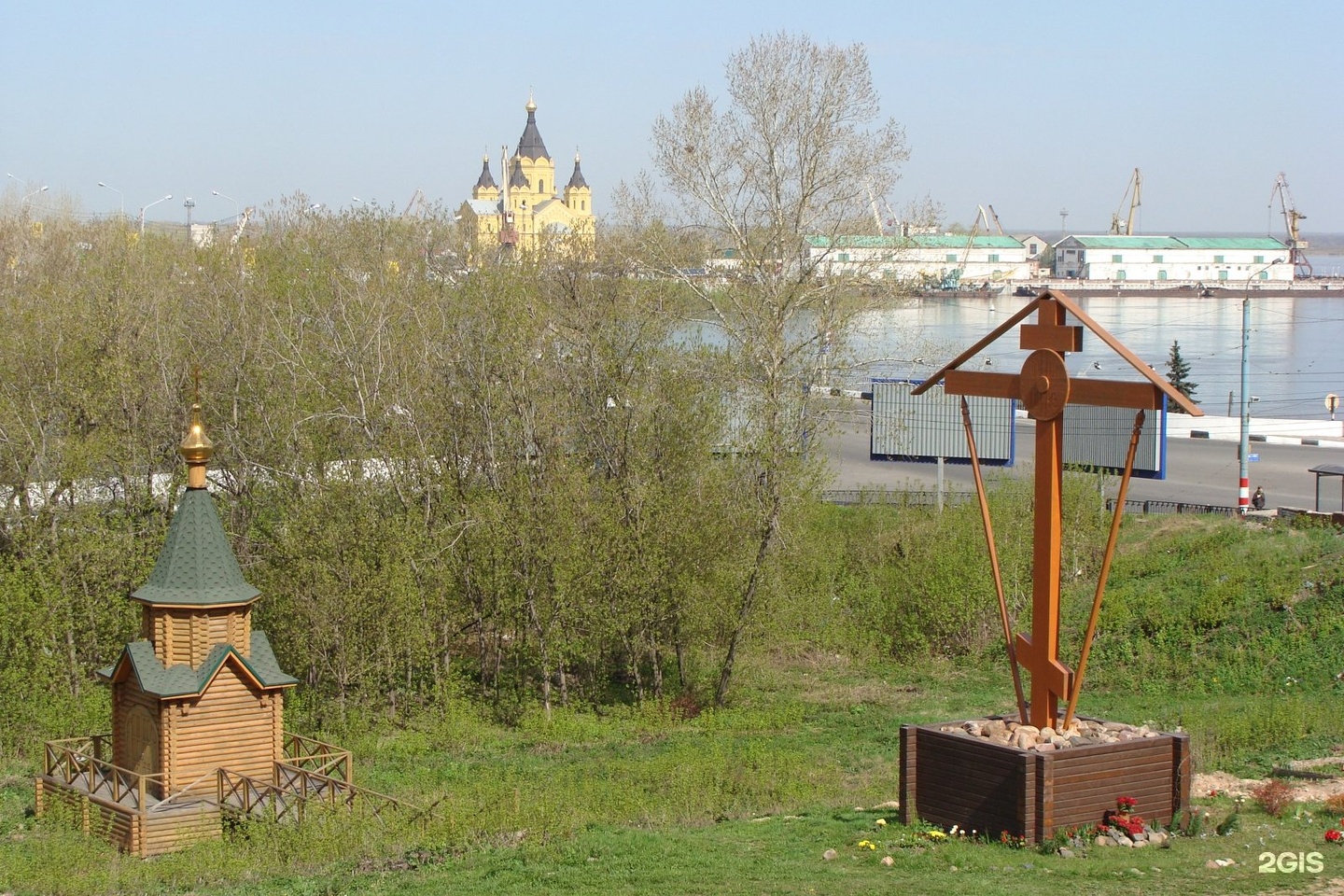 Поклонный крест Нижний Новгород. Мужской монастырь в Нижнем Новгороде. Поклонный крест Нижний Новгород Кремль адрес.