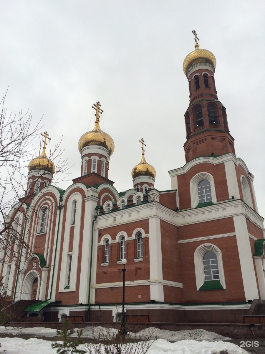 Христорождественский храм хабаровск. Христорождественский собор Омск. Христорождественский собор Омск внутри. Свято-Успенский кафедральный собор Омск. Христорождественский собор Хабаровск.