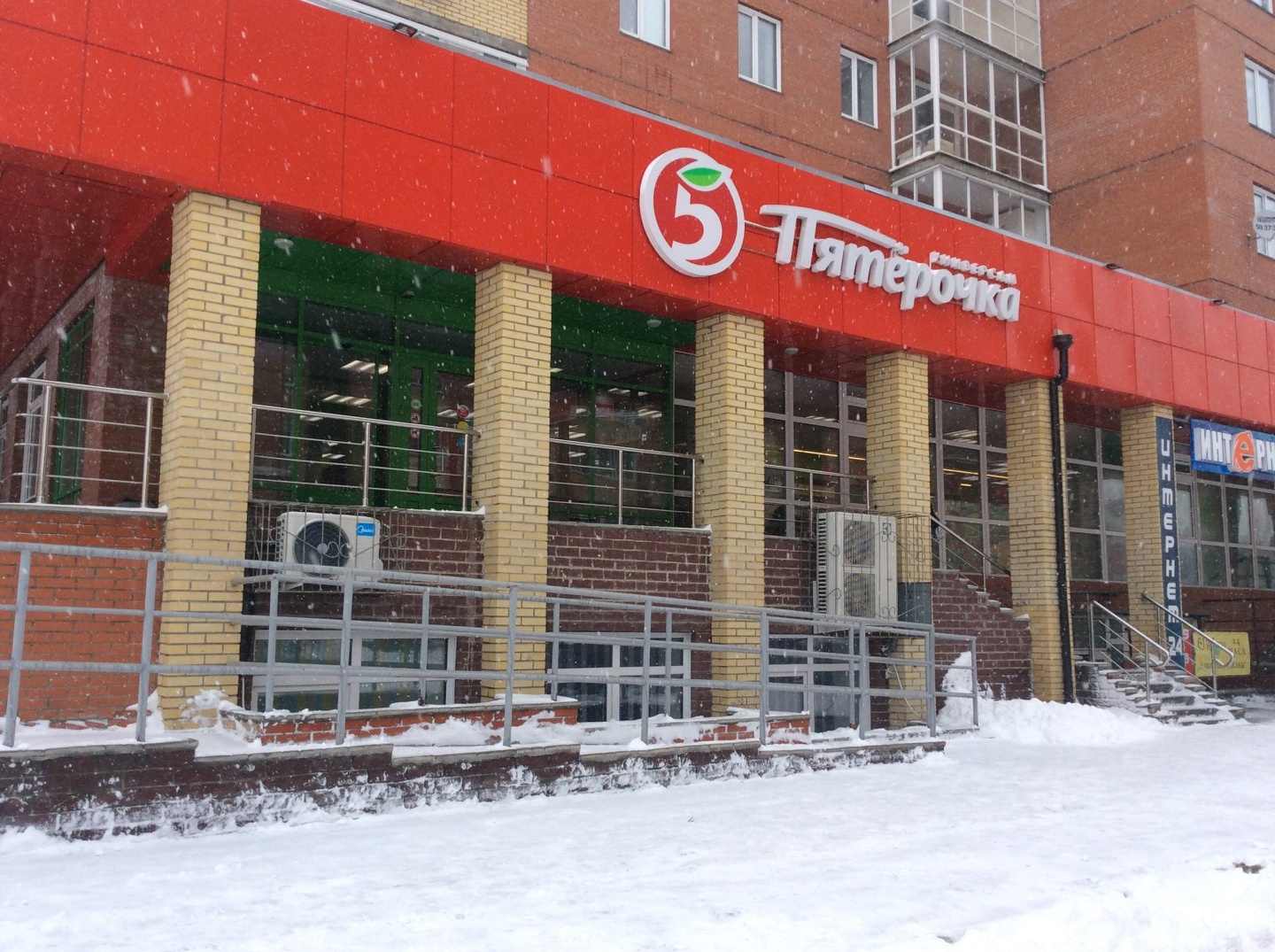 челябинск улица салютная 10. проспект победы 137 челябинск. супермаркеты в омске. сеть проспект челябинск. магнит тракторостроителей.