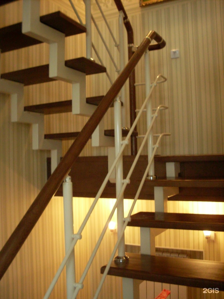 Лестница на 2 этаж на косоурах