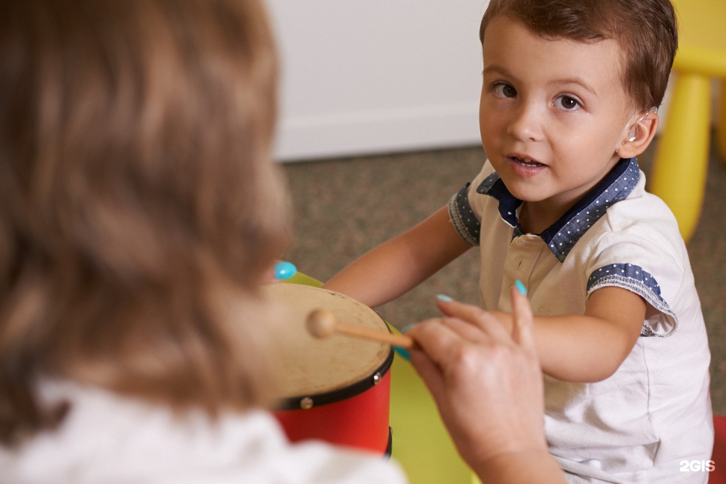 Воспитание глухих и слабослышащих. Занятия с детьми с нарушением слуха. Сурдопедагог. Дети с нарушением слуха.. Занятия с глухими детьми.