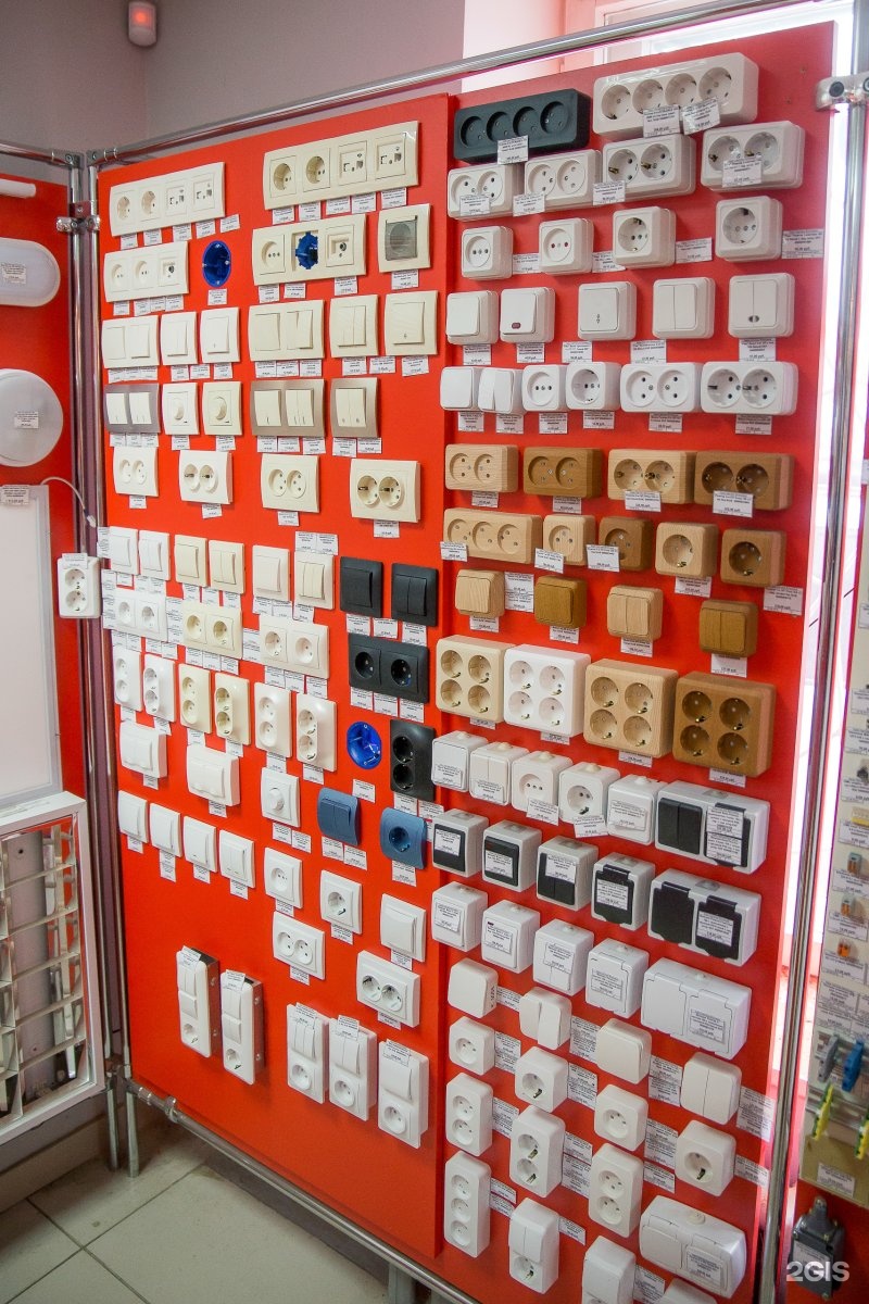 электротовары. стенд штепселей. вспольинское поле магазин электротоваров. печать магазина электротоваров. магазин электротоваров ярославль.