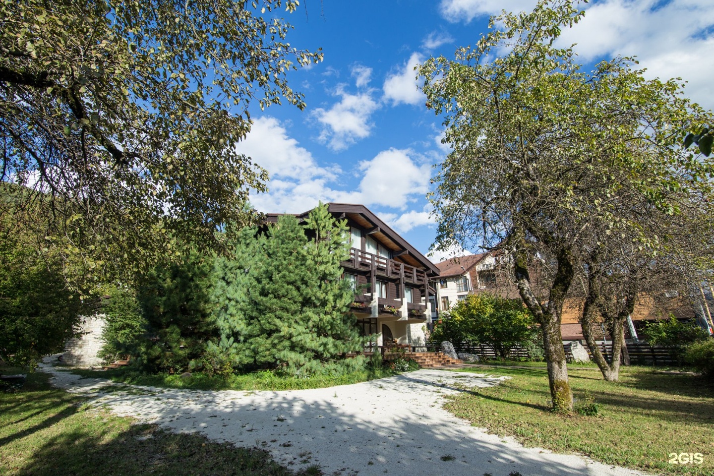 Эсто садок эстонская 33. Шале greystone красная. Эстонская 17. Отель greystone. Гостевой дом эсто садок.