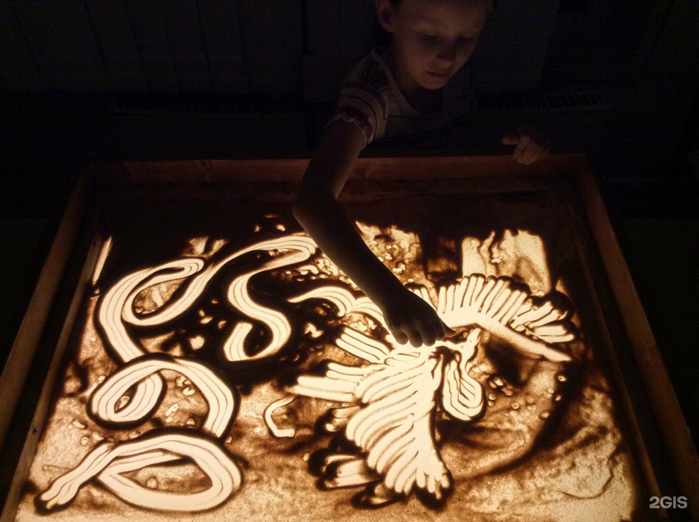 Рисуем песком на стекле