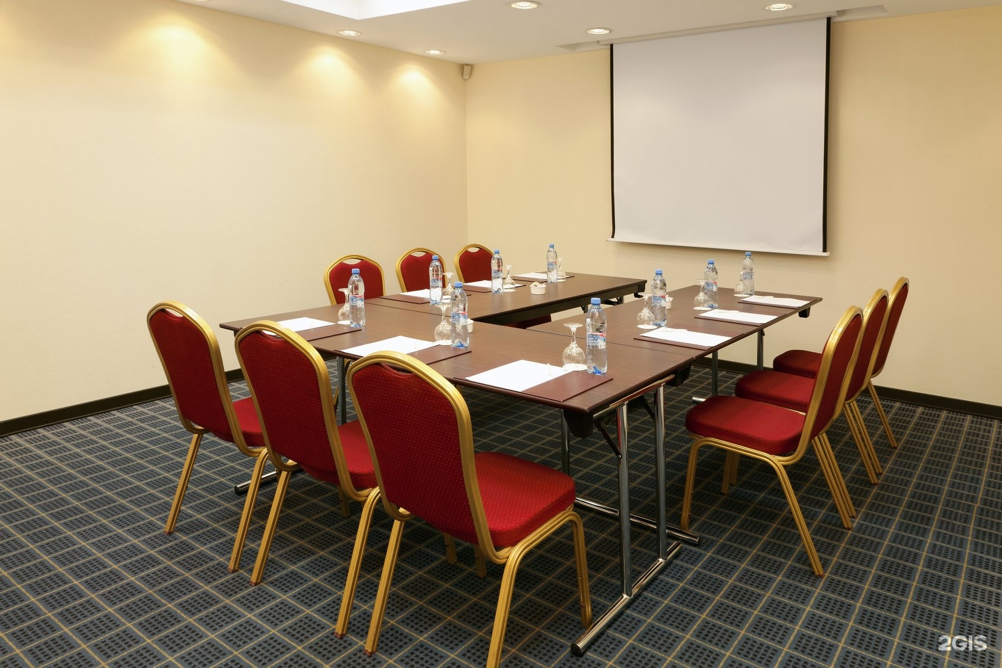 Moscow meeting. Холидей ИНН Москва Лесная. Фойе Холидей ИНН Лесная. Holiday Inn Moscow конференция. Отель Holiday Inn Москва Лесная Reception.