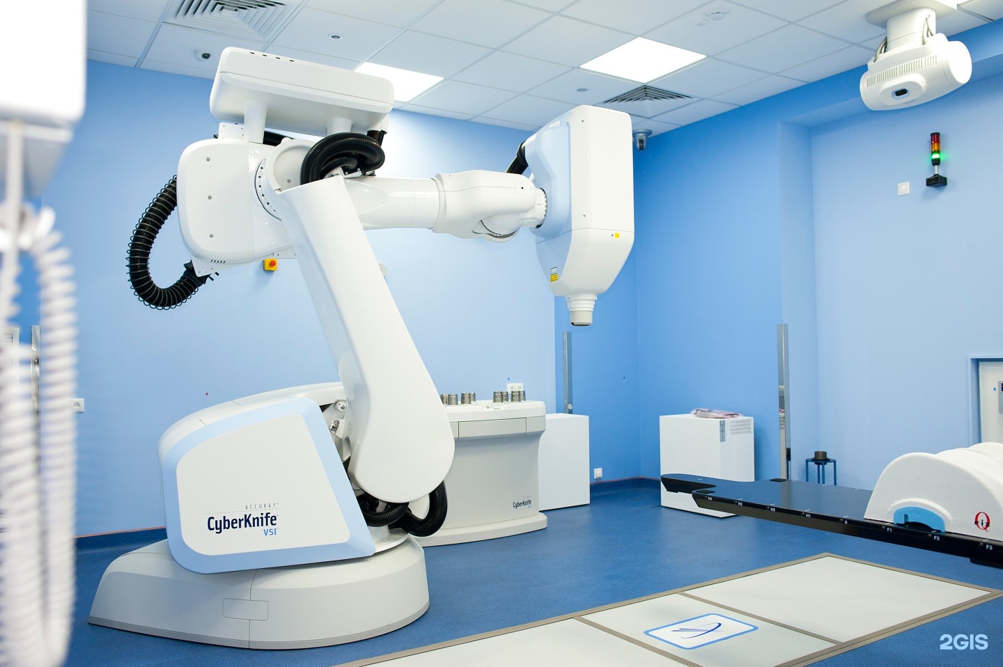 Центр клинических технологий. Аппарат CYBERKNIFE. CYBERKNIFE m6. CYBERKNIFE g4. Высокотехнологичное медоборудование.