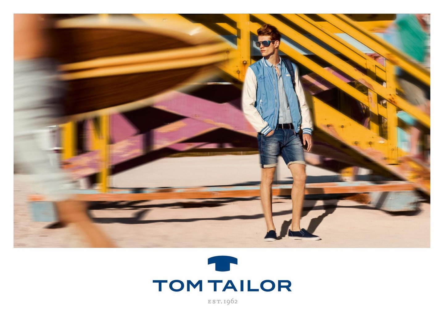 Tom tailor time to live. Tom Tailor история бренда. Tom Tailor чей бренд Страна. Том Тейлор французский бульвар. Фирма том.