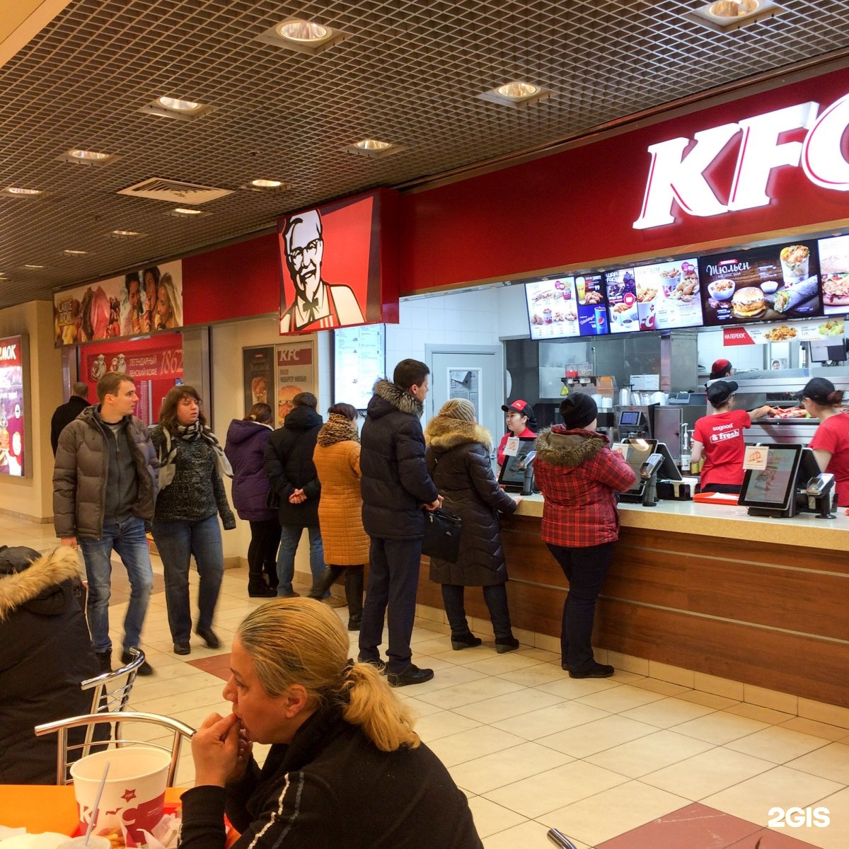 Kfc фото. КФС ТЦ Семеновская. КФС сеть ресторанов быстрого питания. КФС здание в Красноярске. Мичуринский просп., 27, ТЦ «тиара».