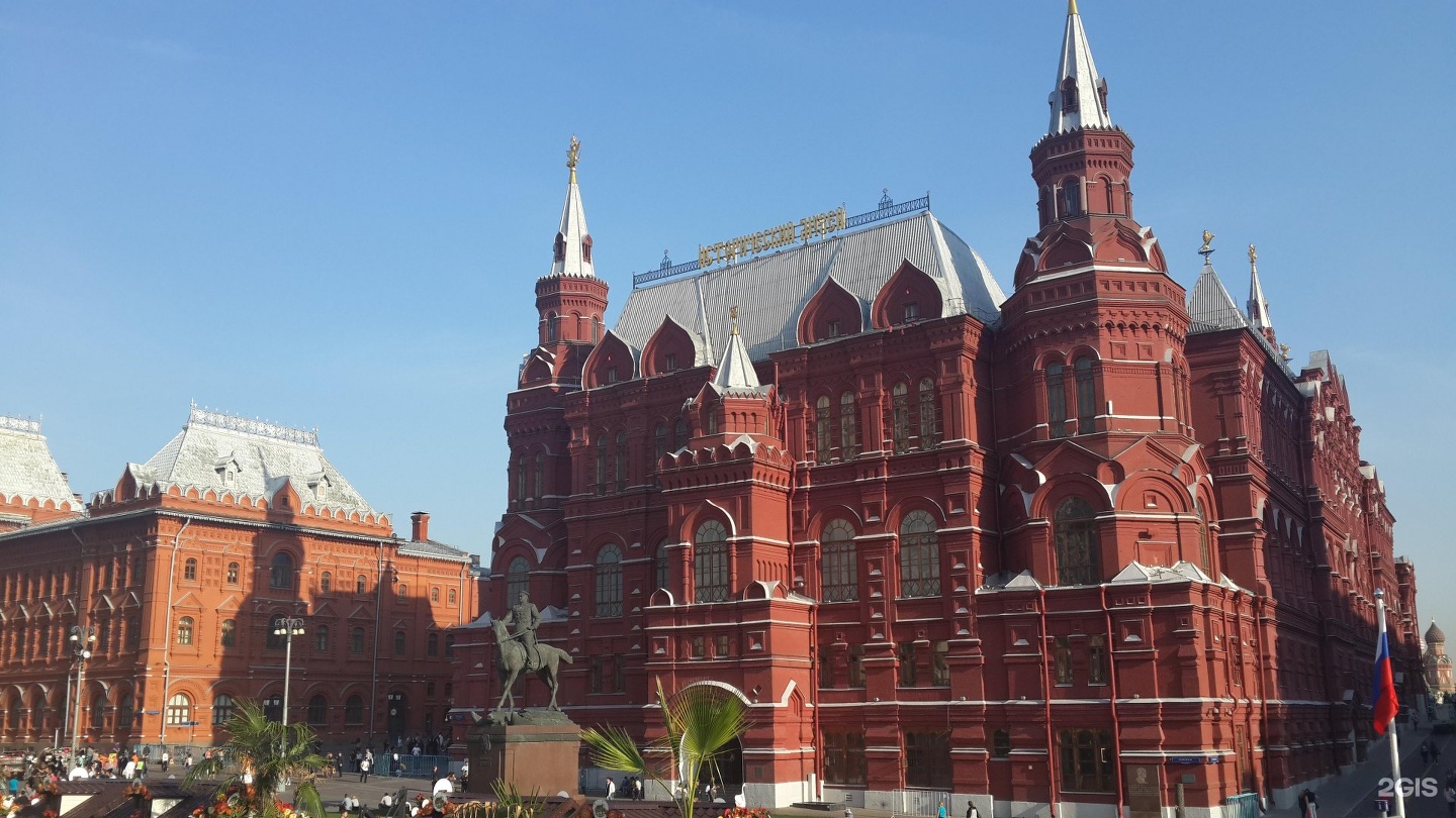 Red museum. Филиал исторического музея в Москве. Крыша исторического музея в Москве. Альшой ли историческй музей. Исторический музей на какой станции.