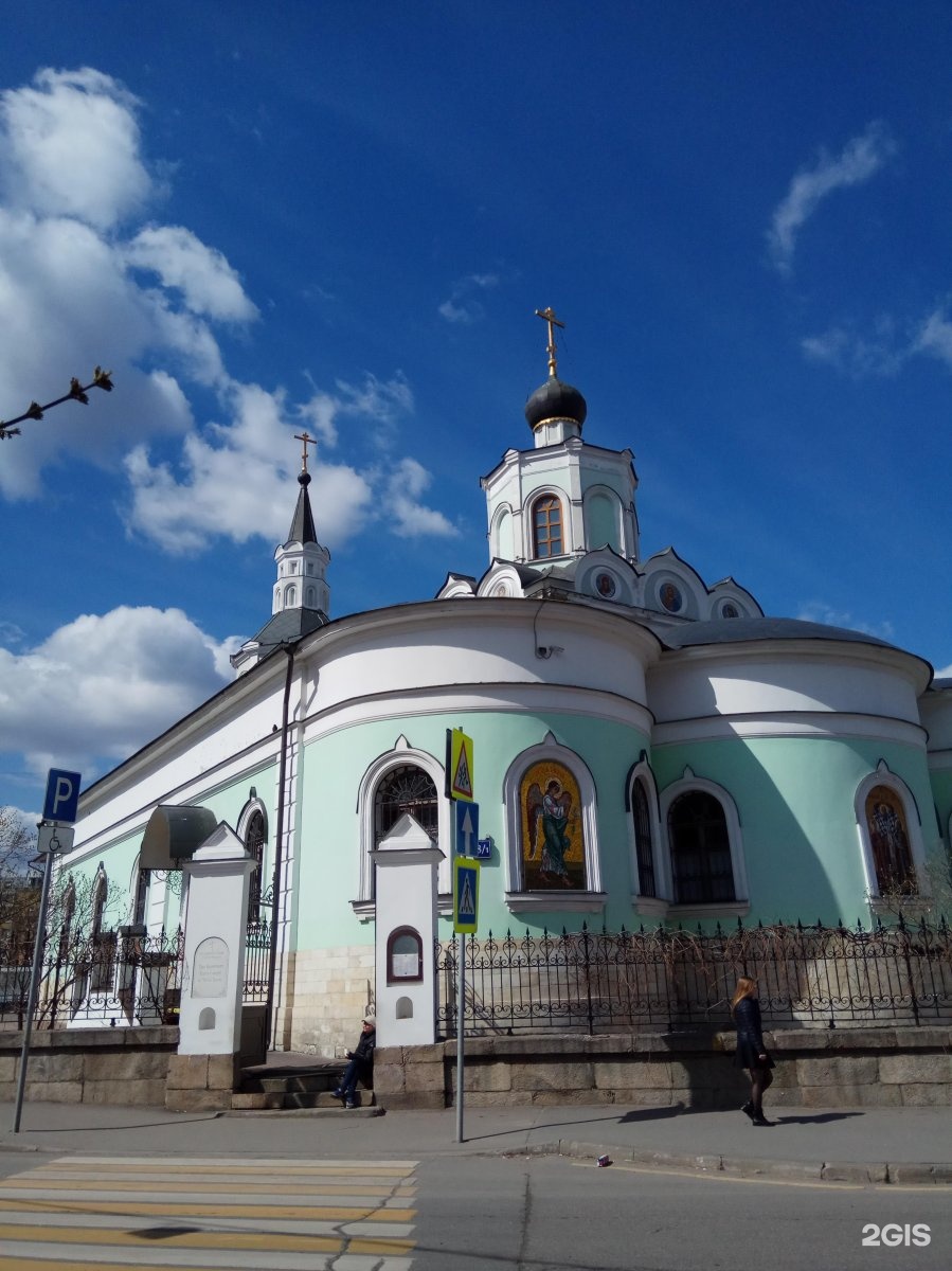 Храм воздвижения на вражке. Храм Воздвижения Креста Господня на чистом Вражке Москва. Храм Воздвижения Креста Господня тружеников переулок. Олений Вражек Коломна. Храм Воздвижения Креста на чистом Вражке Москва фото с надписью.