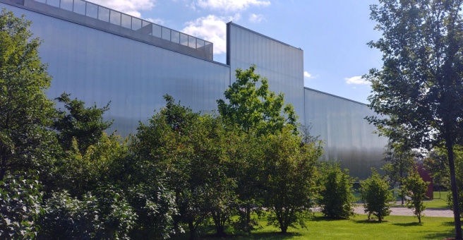 Здание дирекции парка горького. Ул. Ул. Гараж в парке горького. Ул крымский вал 9 москва.