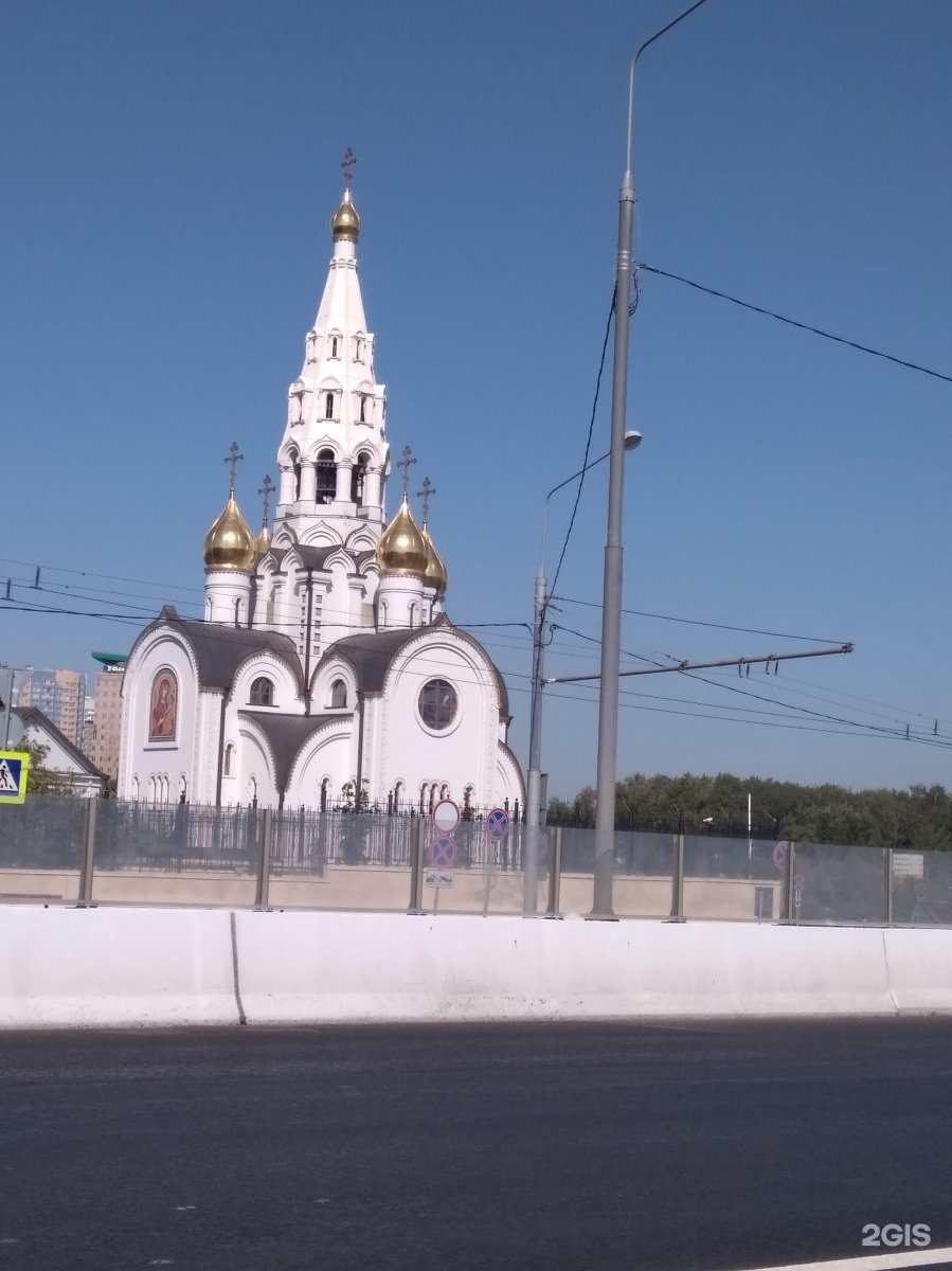 Иверский храм на мичуринском расписание. Мичуринский проспект 68 храм. Храм Иверской Богоматери в Очаково Матвеевском. Храм Иверской иконы Божией матери на Мичуринском. Храм Иверской иконы Божией матери в Коньково фото.