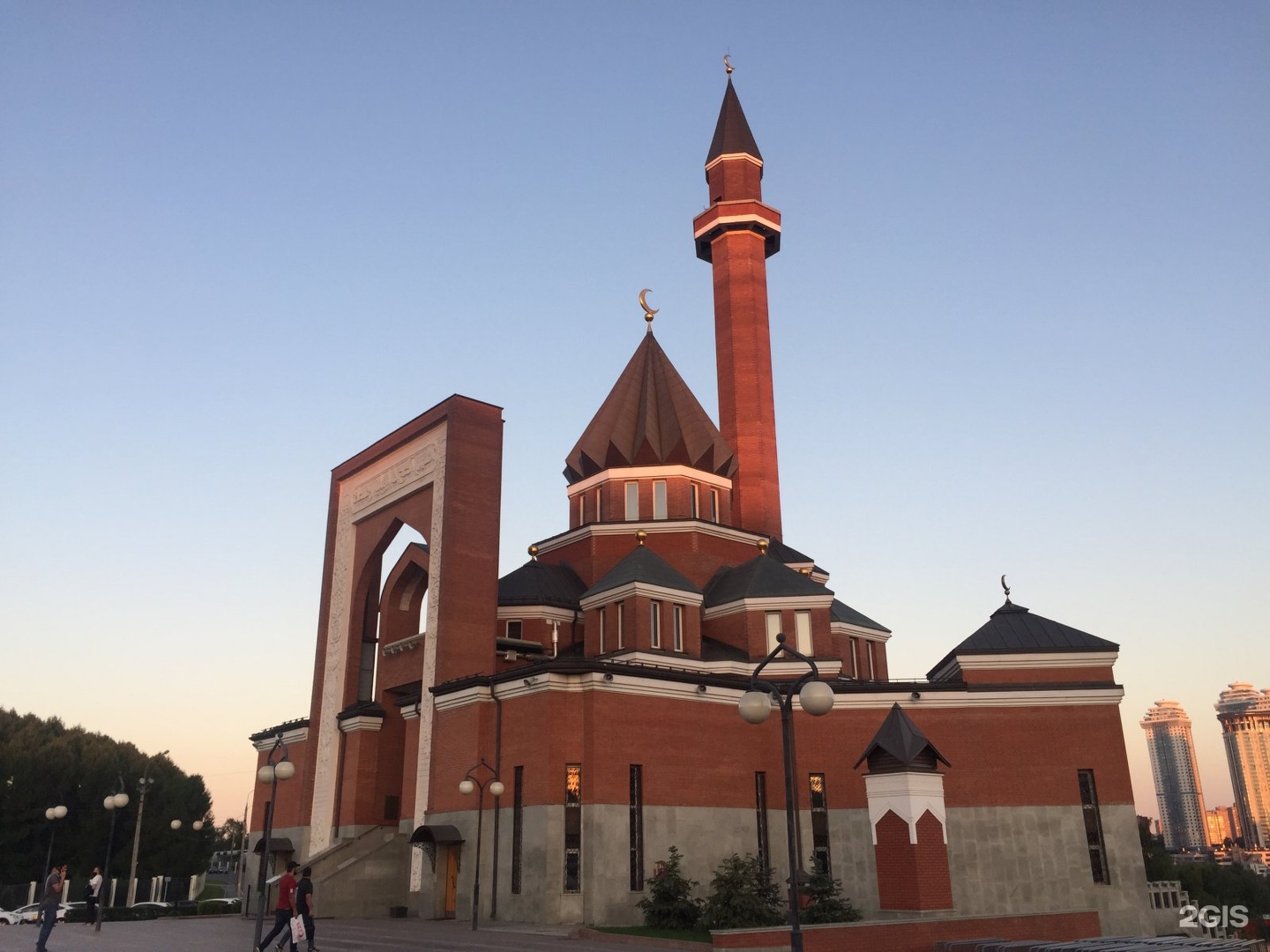 Мечеть в щелково. Мемориальная мечеть на Поклонной горе. Поклонная гора в Москве мечеть. Москва Минская улица 2б мемориальная мечеть. Мечеть в Москве на Минской улице.