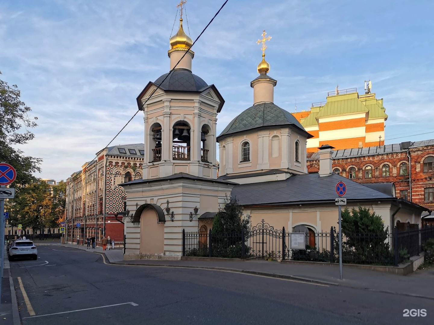 Радонежского в крапивниках. Сергия Радонежского в Крапивниках. Храм прп Сергия Радонежского в Крапивниках. Храм в Крапивниках в Москве. Сергиевская Церковь в Крапивниках в Москве.