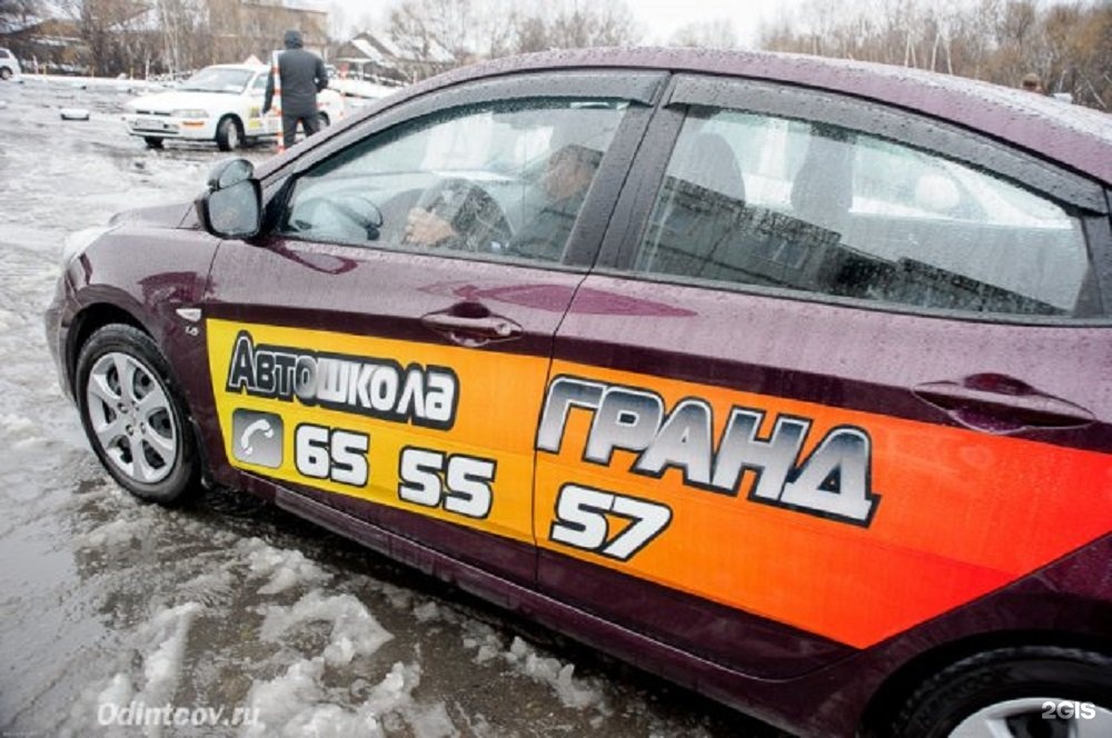 Автошкола хабаровск. Автошкола Вираж. Картинка автошкола Вираж. Автошкола Вираж Первоуральск. Skoda Fabia автошкола Вираж.