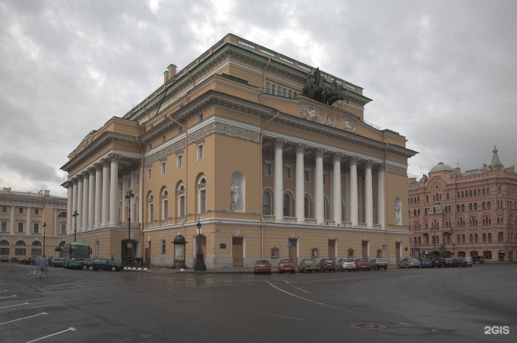 Театральная площадь санкт петербург отзывы. Площадь Островского Александринский театр. Площадь у Александринского театра. Академический театр СПБ.