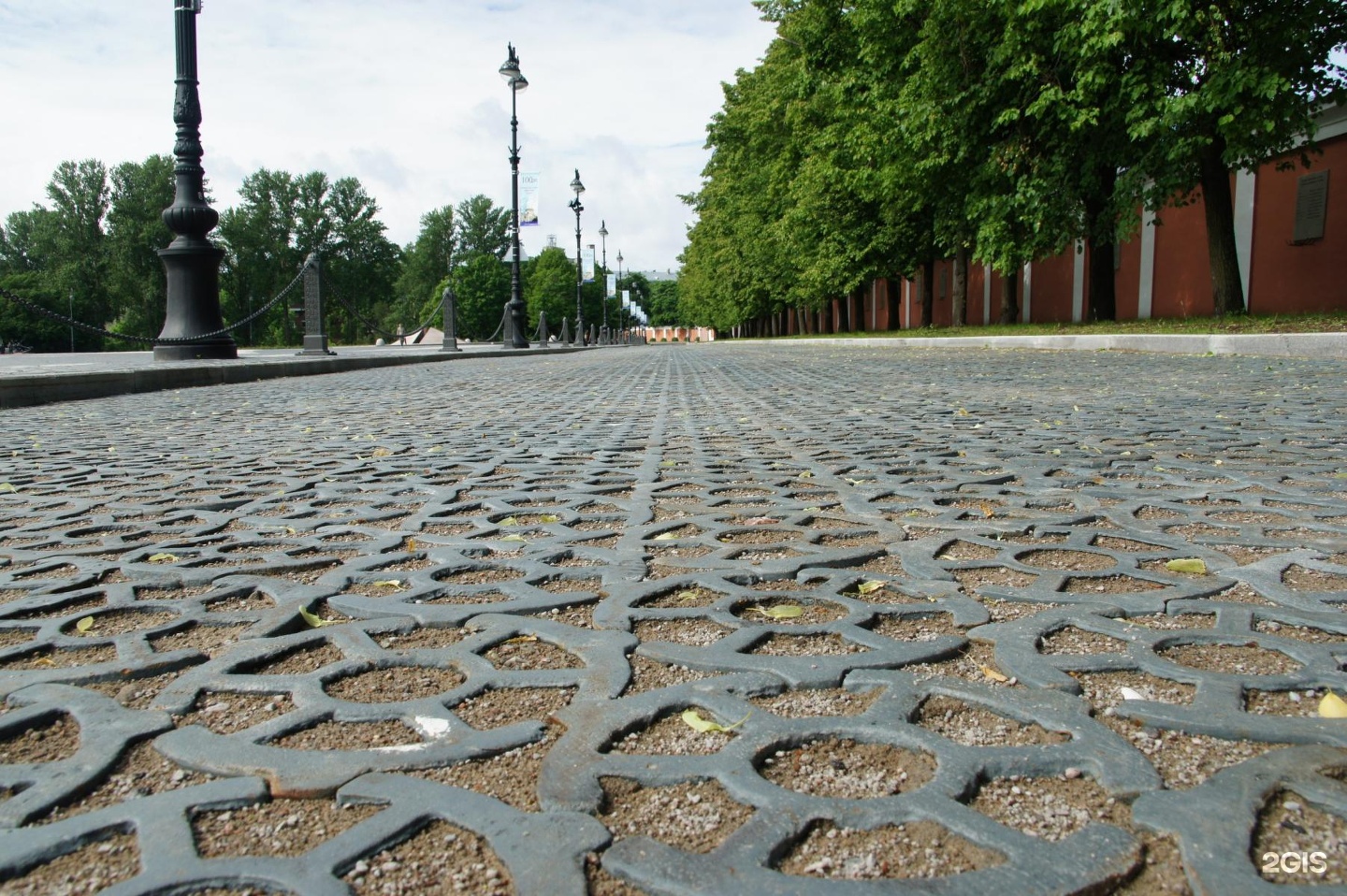 Мостовая кронштадт. Чугунная Мостовая в Кронштадте. Чугунные мостовые США. Музей истории Кронштадта. Чугунная Мостовая в Кронштадте фото.