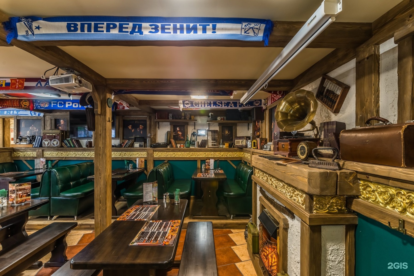 Снек хаус питер. Beer House Невский 62. Beer House Санкт-Петербург Невский проспект. Beer House проспект Большевиков. Beerhouse Санкт-Петербург Беговая.