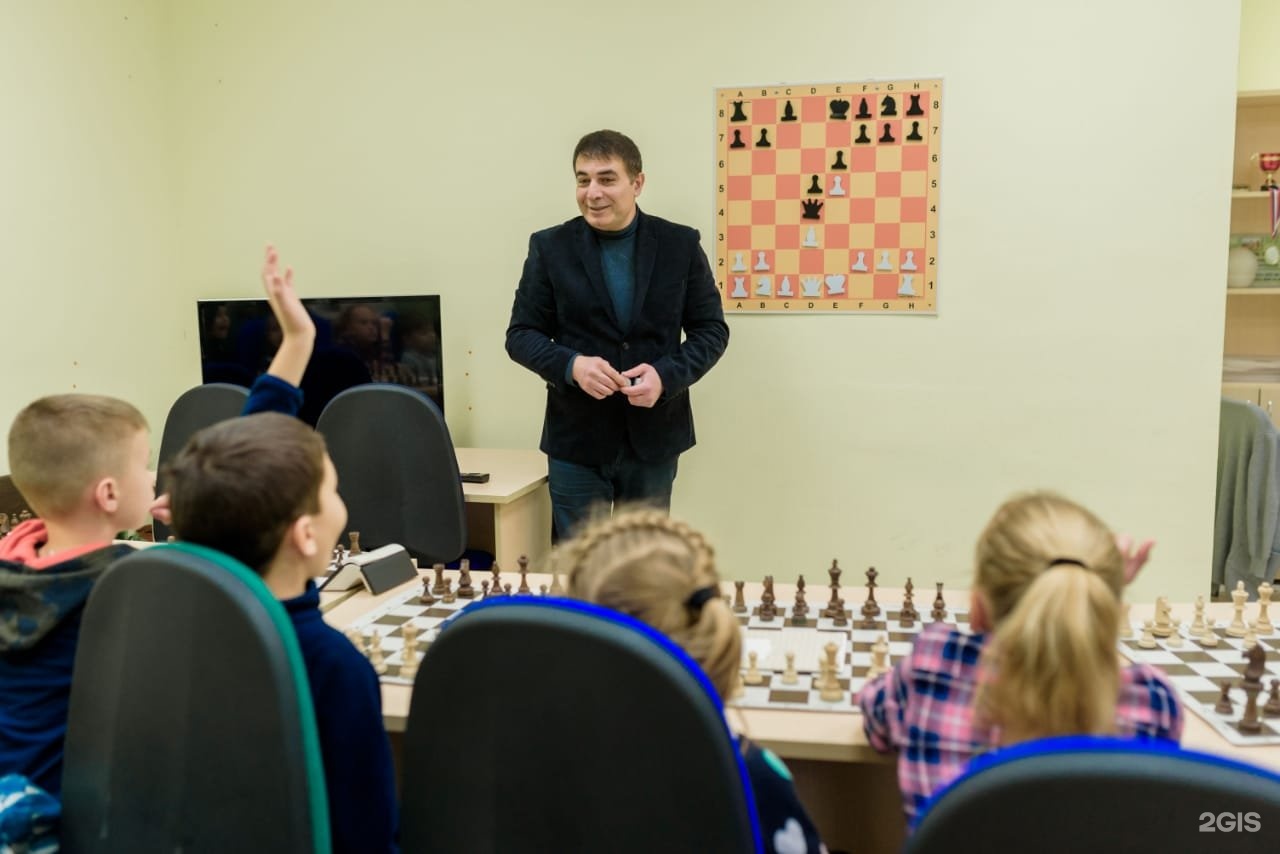 Школа оптиков. Elsadchess. Улица Кораблестроителей 32/3. Elsadchess. Оруджев Эльшад Аловсат тренер по шахматам биография.