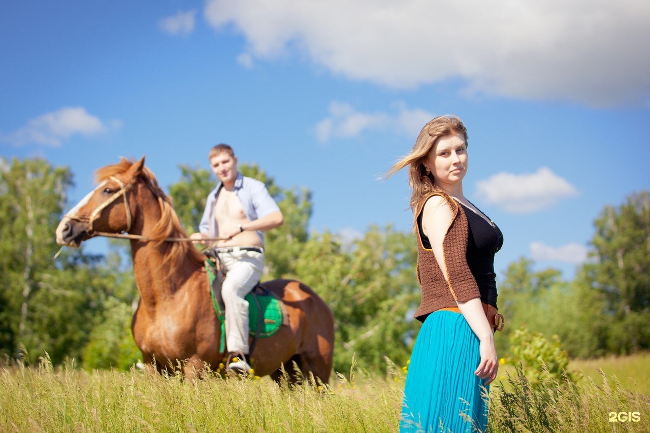 Конная прогулка. Конная прогулка. Прогулка на лошадях. Катание на лошадях по лесу. Верховые прогулки на лошадях.