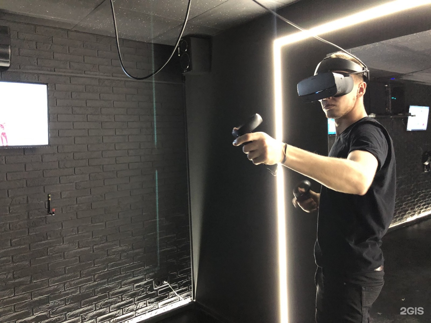 Виртуальная реальность воткинск. Escape VR Ижевск. Пригласительный клуб виртуальной реальности. Приглашение в клуб виртуальной реальности.