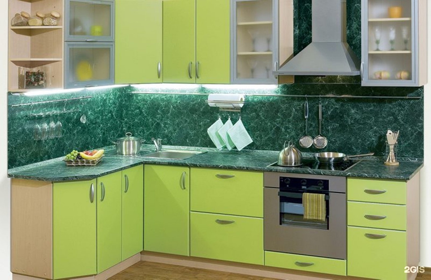 кухонный гарнитур для маленькой кухни зеленый