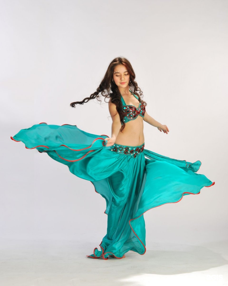 Танцевать арабские танцы. Восточные танцы. Восточный костюм.