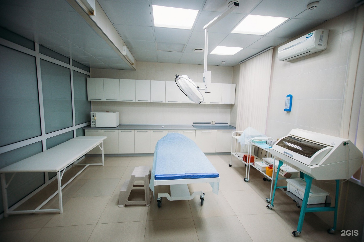 Иваново зверева 7 2 центр медицинских инноваций. Хирургический кабинет. Кабинет хирурга. Оснащение хирургического кабинета. Хирургический кабинет в поликлинике.