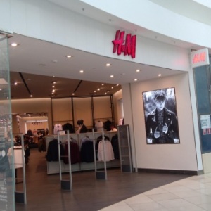 Фото от владельца H & M, магазин одежды и аксессуаров