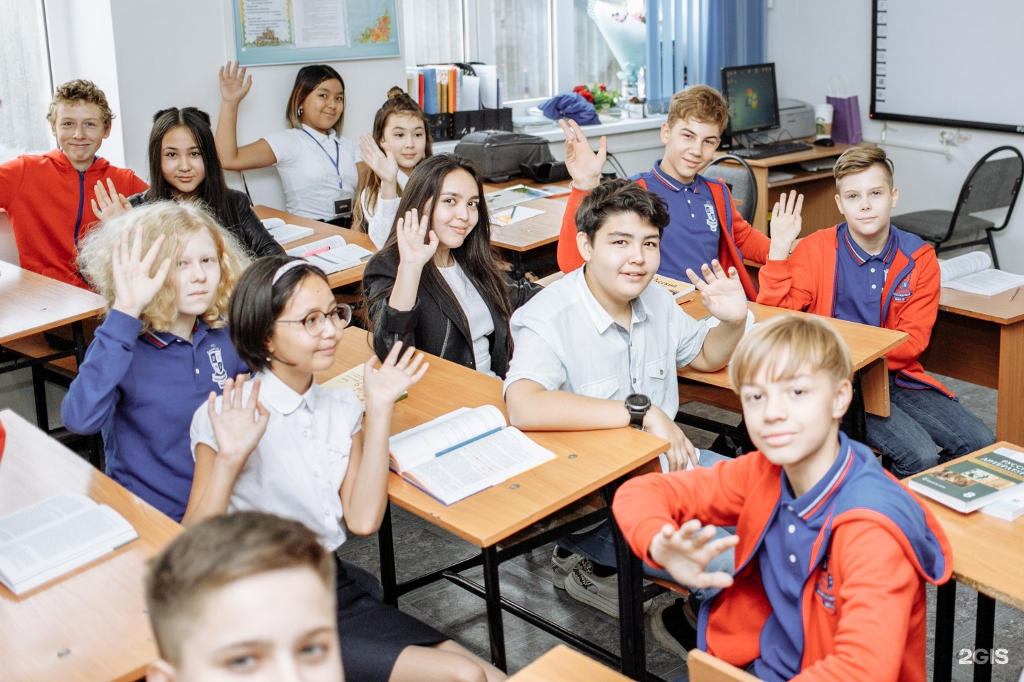 Частные школы алматы. Частная школа. Частные школы Астана. Фото взрослых в частной школе. Qoyliq частные школа.