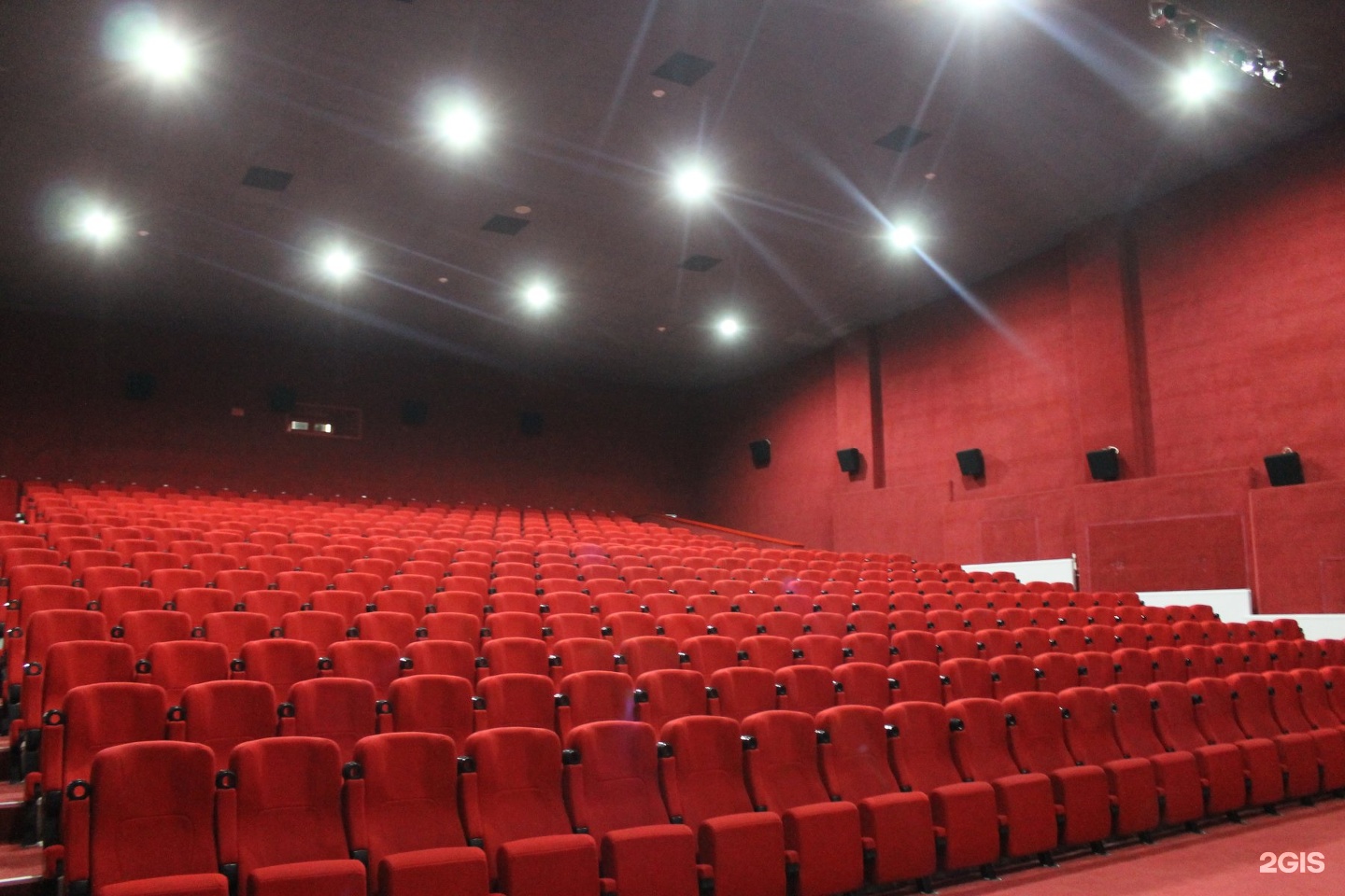 Таир караганда кинотеатр. Кинотеатр сарыарка в караганде. Кинотеатр караганда юго восток. Кинотеатр сарыарка в караганде. Караганда кинотеатр ботагоз.