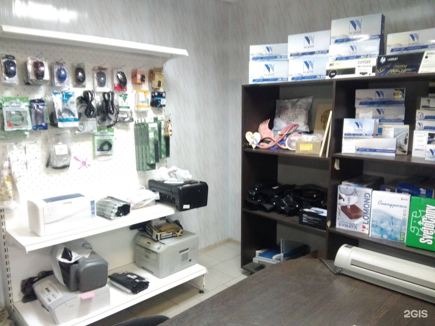 принтер в офисе. торги по оргтехнике. мастер по ремонту принтеров. сборщик компьютеров. торги по оргтехнике.