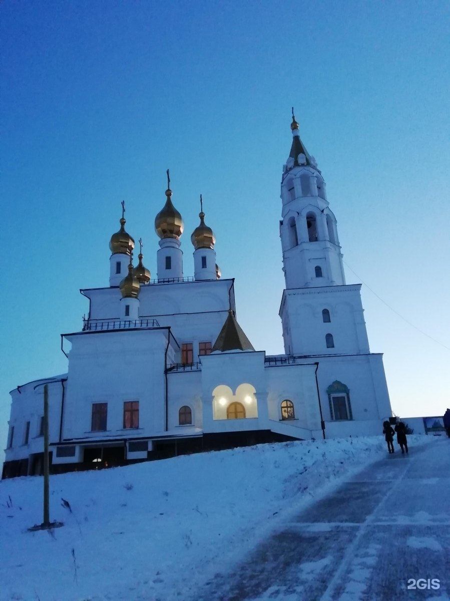 Храм строителей екатеринбург академический. Благовещенский храм святых Божиих Строителей Екатеринбург. Храм Божьих Строителей Екатеринбург символично.