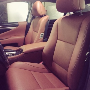 فنون الحرفة لتنجيد وتلميع السيارات مخفي كهرباء تخشيب سيراميك اصلاح دشبورد واصلاح سيرينك Upholstery Cars خدمة سيارات في الشارقة مع التوصيل