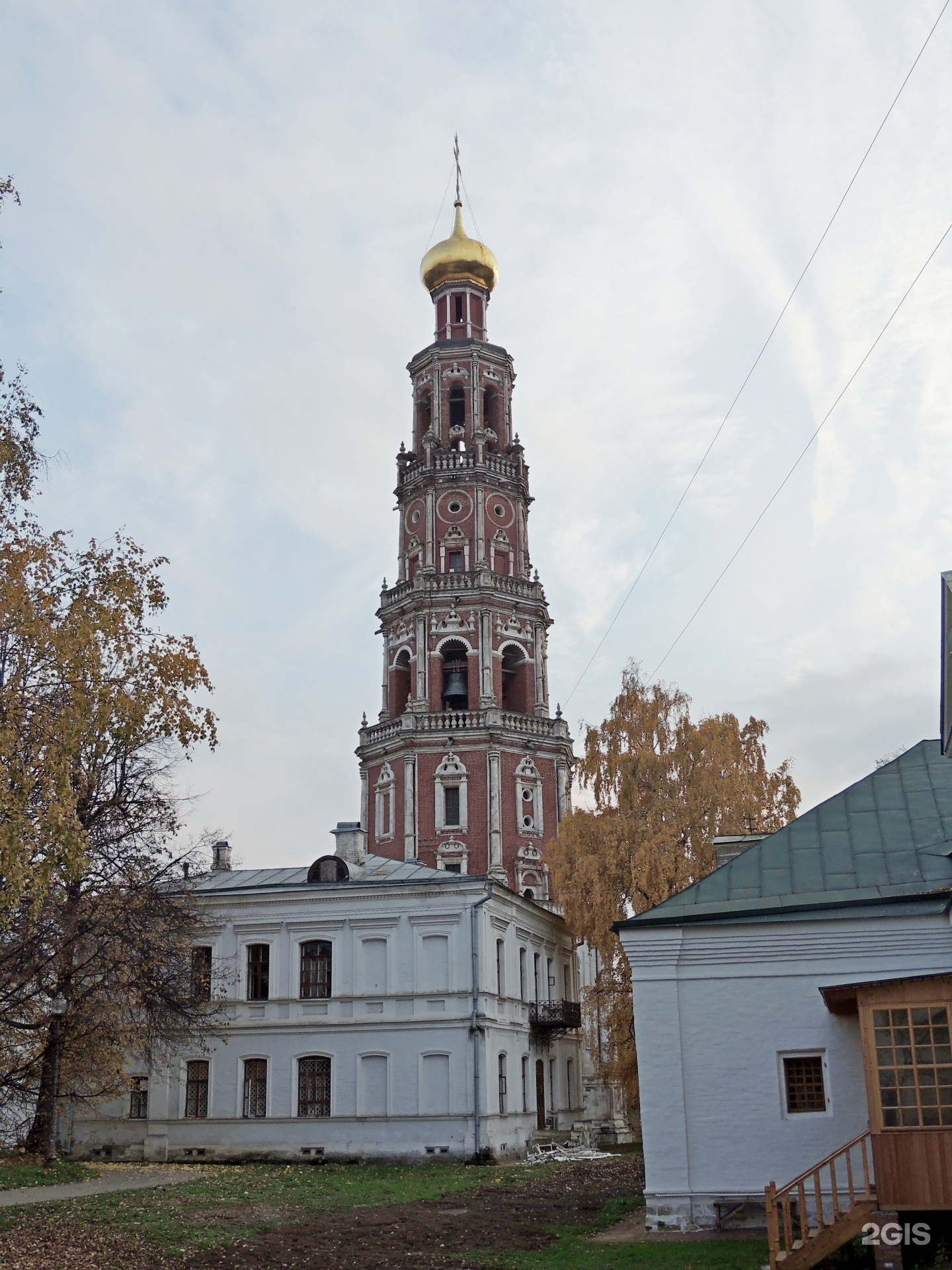 Колокольня новодевичьего монастыря новодевичий монастырь. Колокольня Новодевичьего монастыря. Колокольня Новодевичьего монастыря в Москве. Колокольня Новодевичьего монастыря 16 век. Колокольня Новодевичьего монастыря внутри.