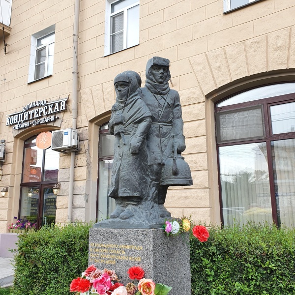 Памятник кошкам блокадного ленинграда в санкт петербурге фото