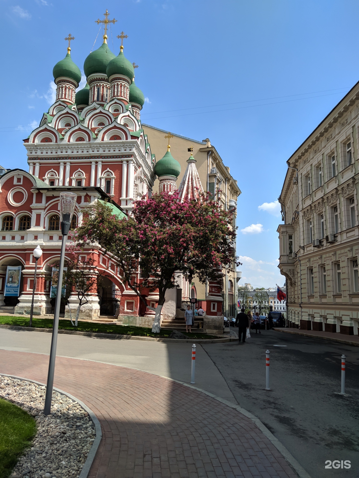 Церковь никитников в москве. Церковь Троицы Живоначальной, Москва, Никитников переулок. Троицкая Церковь Никитников переулок. Никитников переулок 3 храм. Храм Живоначальной Троицы в Никитниках.