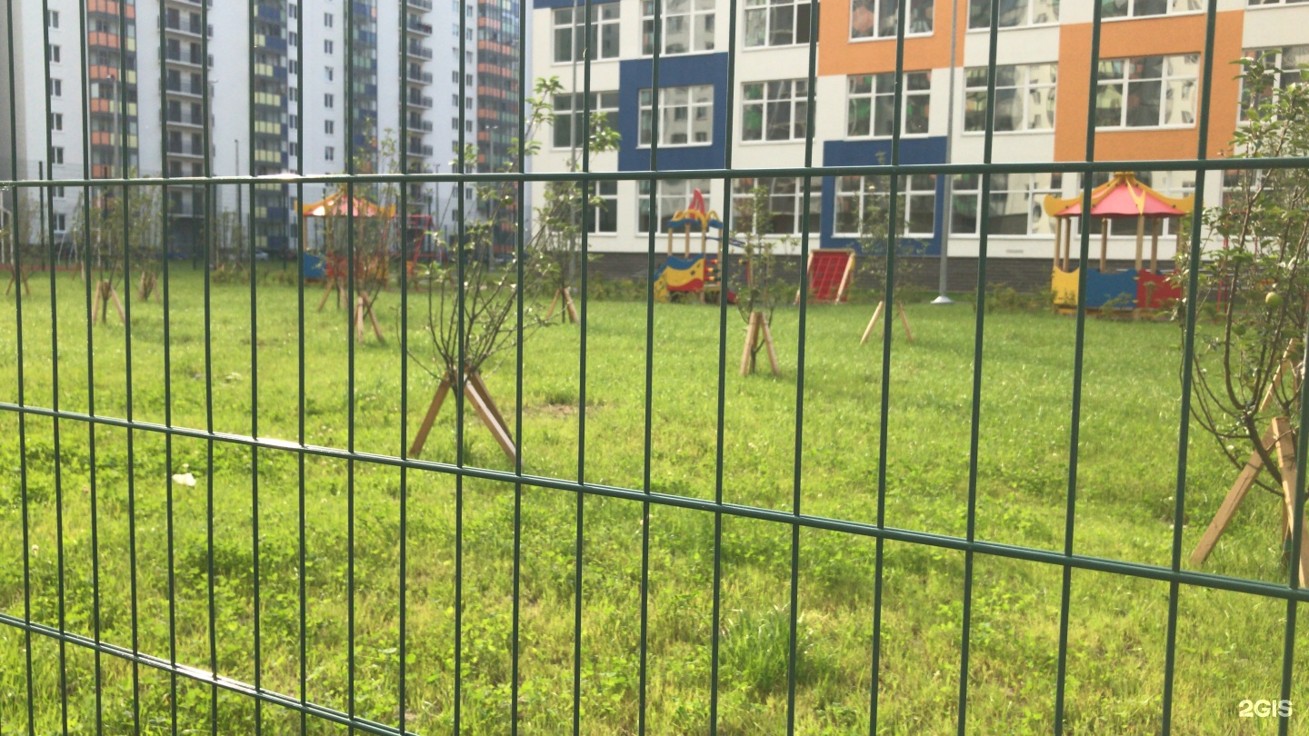 Графская 13 мурино школа футбольное поле. Муринский центр образования 4. Муринский центр образования 4 мурино. Муринский центр образования №4. Центр образования 4 мурино.