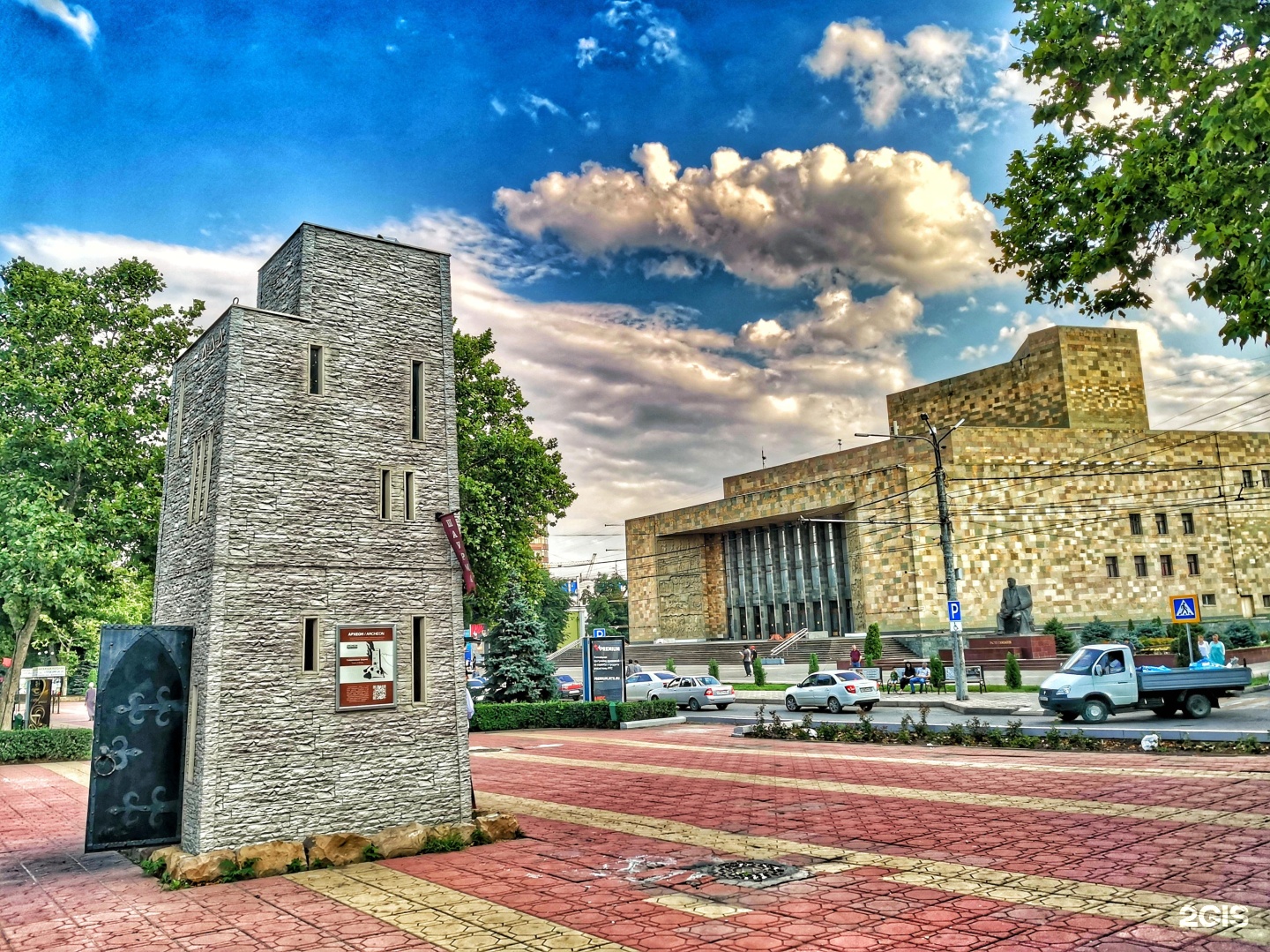 Дом гамзатова. Махачкала проспект Гамзатова. Проспект Расула Гамзатова. Улица Гамзатова Махачкала. Парк Расула Гамзатова в Махачкале.