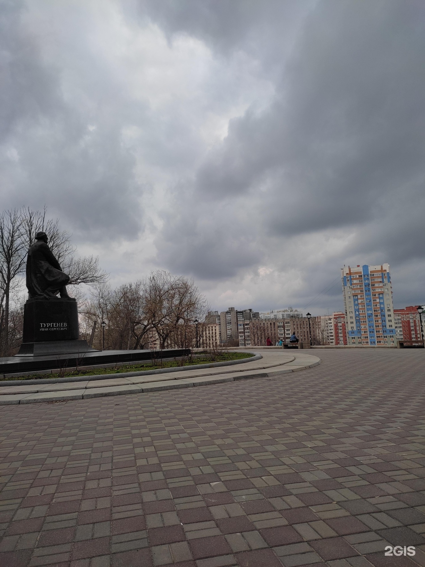 Памятник Тургеневу в Орле. Город Орел мемориал памяти зимой. Орел тургенева 40