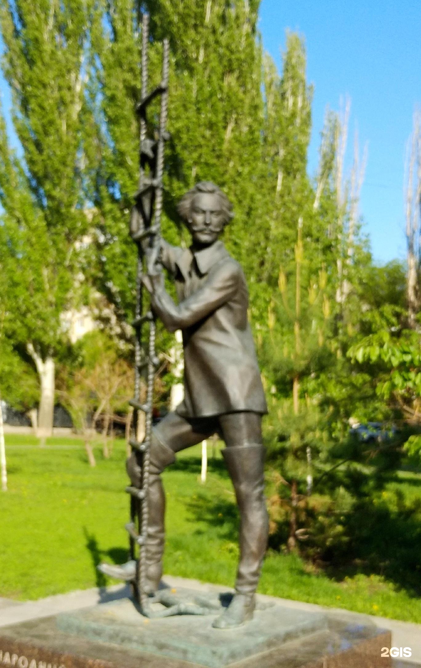 памятник янковскому в саратове фото