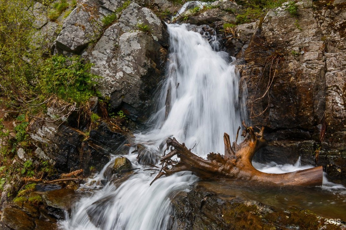 Уюновский водопад южно сахалинск фото